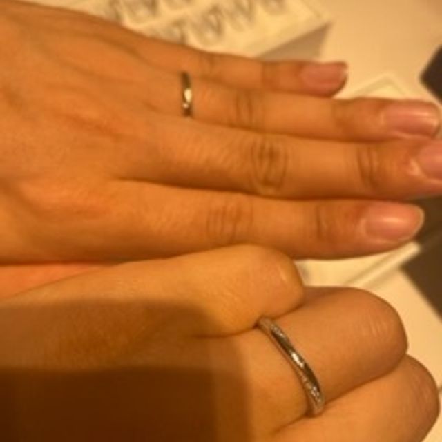 【エクセルコダイヤモンド(EXELCO DIAMOND)の口コミ】 少しウェーブがかかっていて、ダイヤがあしらわれていてどの様な服にでも…