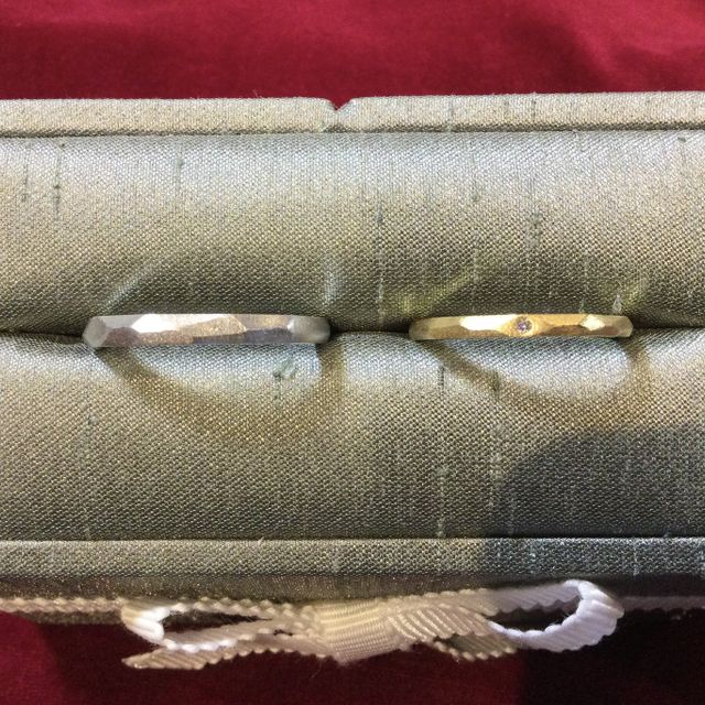 【L＆Co.(エルアンドコー)の口コミ】 幅は細めなのですが、ちょっとゴツっとしたところが男性らしい指輪で彼も…