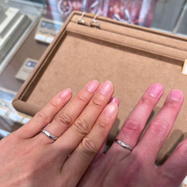 【MAHARAJA DIAMOND(マハラジャダイヤモンド)の口コミ】 プラチナ990かつエッジが特殊加工されており着け心地が柔らかく負担が少な…