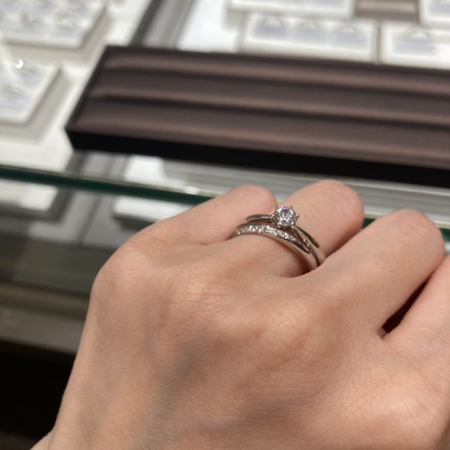 【アイプリモ(I-PRIMO)の口コミ】 ストレートタイプで、斜めにダイヤが15個並んでいるものです。上からだけ…