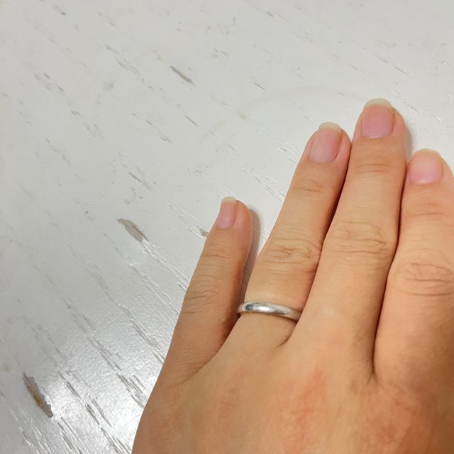 【BONDS(ボンズ)の口コミ】 プラチナ、シンプルな指輪を探しててつけた感じ細すぎず太すぎずコロンと…