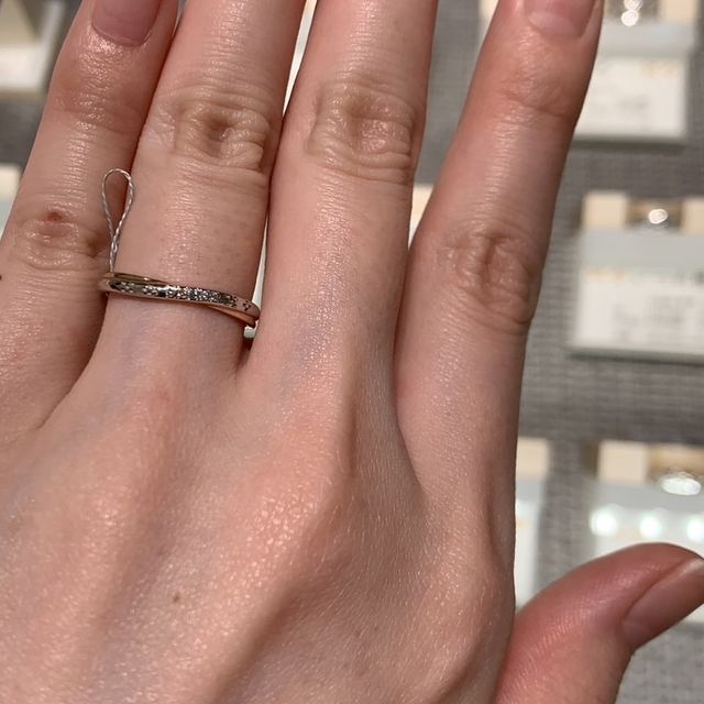 【琉球の口コミ】 細身で流れるようなデザインがとても印象的だった。指が長く細く見えるの…