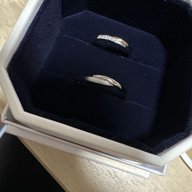 【4℃ BRIDAL(ヨンドシーブライダル)の口コミ】 デザインがとても気に入りました！
お店の方も色々説明してくださり、好み…