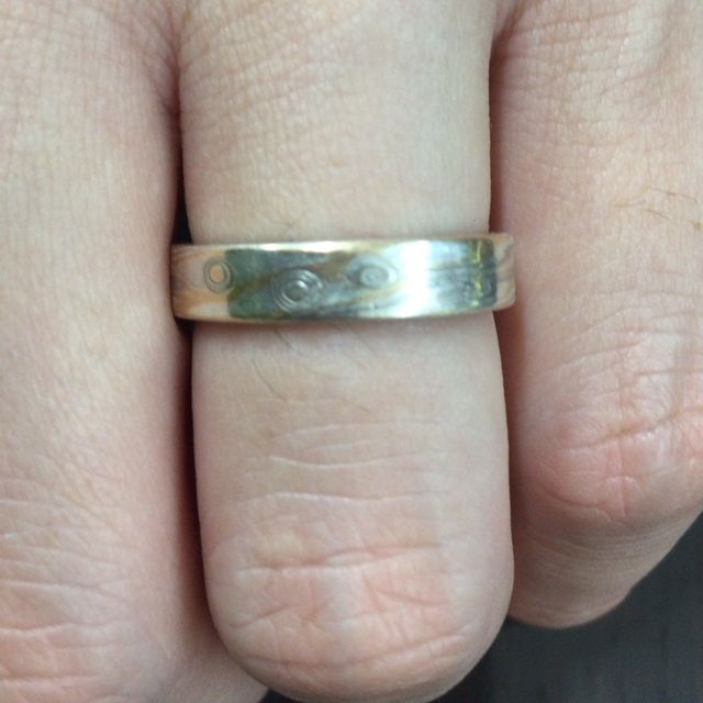 【杢目金屋(もくめがねや)の口コミ】 木目金という技術を駆使した和の雰囲気が一番の決め手でした。また、一枚…