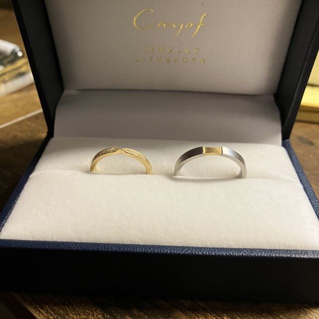 【Cayof(カヨフ)の口コミ】 妻の結婚指輪はK18ゴールドのシンプルでエレガントなデザインで、私はプラ…