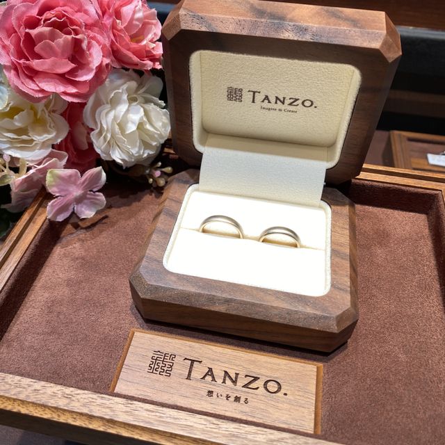 【TANZO.(鍛造指輪)の口コミ】 デザイン
フルオーダーできるため、理想の指輪になりました。パートナーと…