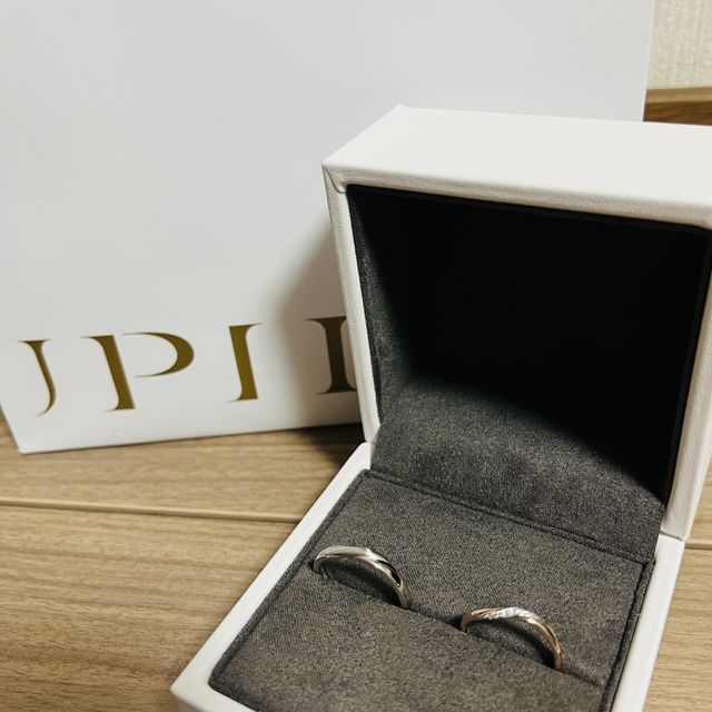 【COCKTAIL(カクテル)の口コミ】 シンプルなデザイン調で女性用はピングゴールドの色味が男性用はシルバー…