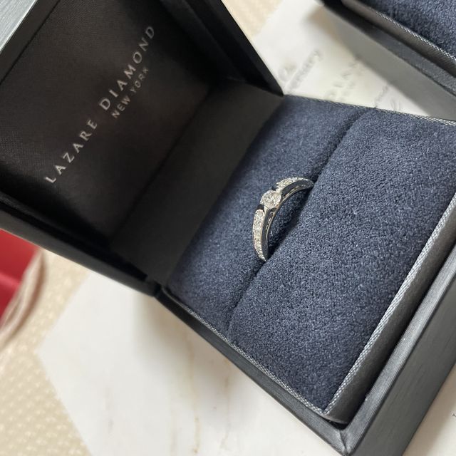 【ラザール ダイヤモンド(LAZARE DIAMOND)の口コミ】 デザインは普段使いしやすい高級感のあるものを探していました。担当の方…