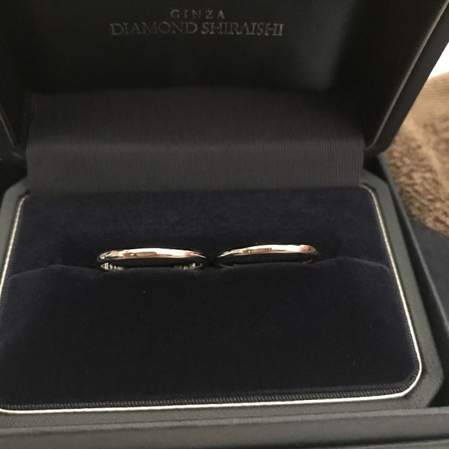 【銀座ダイヤモンドシライシの口コミ】 デザインはシンプルな物で決めており、つけてみたところとても気に入りま…