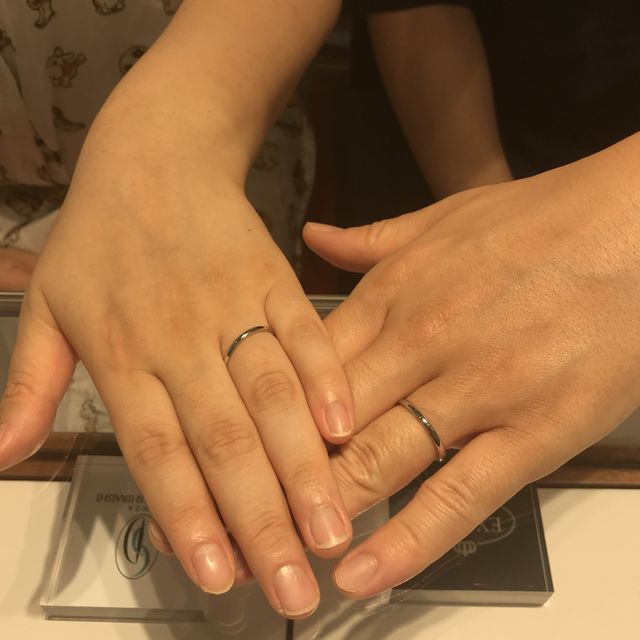 【銀座ダイヤモンドシライシの口コミ】 シンプルで飽きが来ない指輪がいいなと思っており、試着したつけ心地も良…