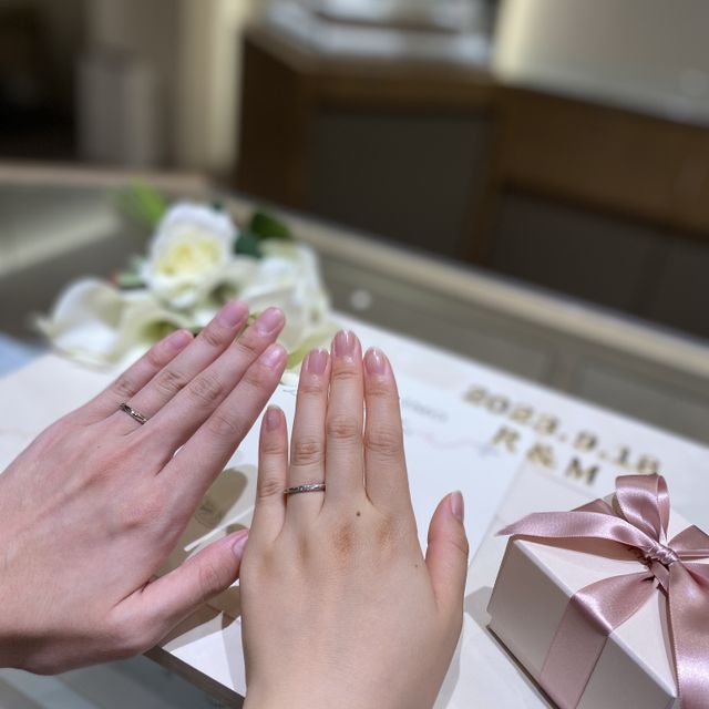 【アイプリモ(I-PRIMO)の口コミ】 ダイアモンドが様々な方向から綺麗に見える指輪のデザインがとても気に入…