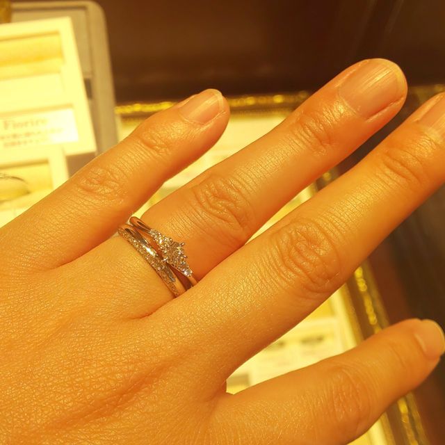 【ケイウノ ブライダル(K.UNO BRIDAL)の口コミ】 セットリングでキラキラと輝いて見える品を探してました。画像は結婚指輪…