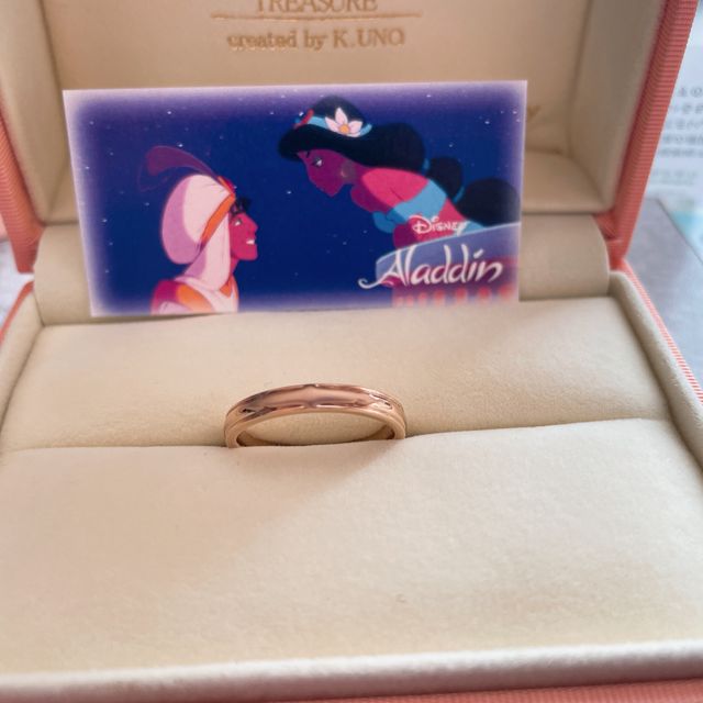 【ケイウノ ブライダル(K.UNO BRIDAL)の口コミ】 アラジンのデザインでシンプルかつ少し遊び心があるところ。
色もプラチナ…
