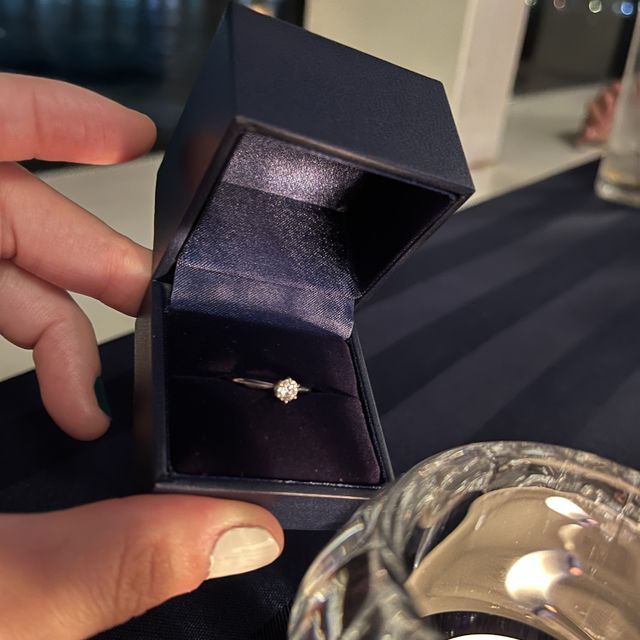 【銀座ダイヤモンドシライシの口コミ】 プロポーズの際は仮リングのためその場でサイズ調節可。ダイヤモンドシラ…