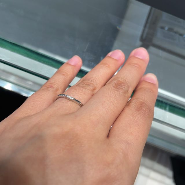 【アイプリモ(I-PRIMO)の口コミ】 ゆるやかなV字で可愛らしい印象です。細身なので華奢なイメージにもなりや…