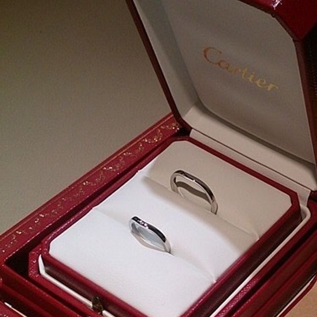 【カルティエ(Cartier)の口コミ】 婚約指輪をカルティエのバレリーナにしました。
そのため、婚約指輪と重ね…