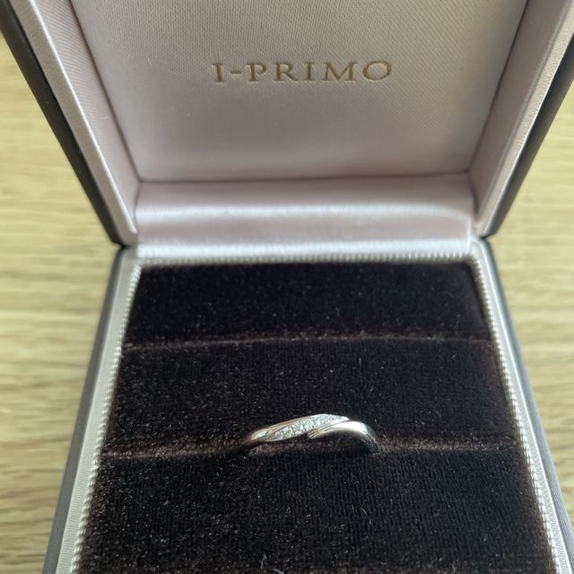 【アイプリモ(I-PRIMO)の口コミ】 デザインや見た目、7粒入っているのですが、目立ちすぎないダイヤも素敵で…