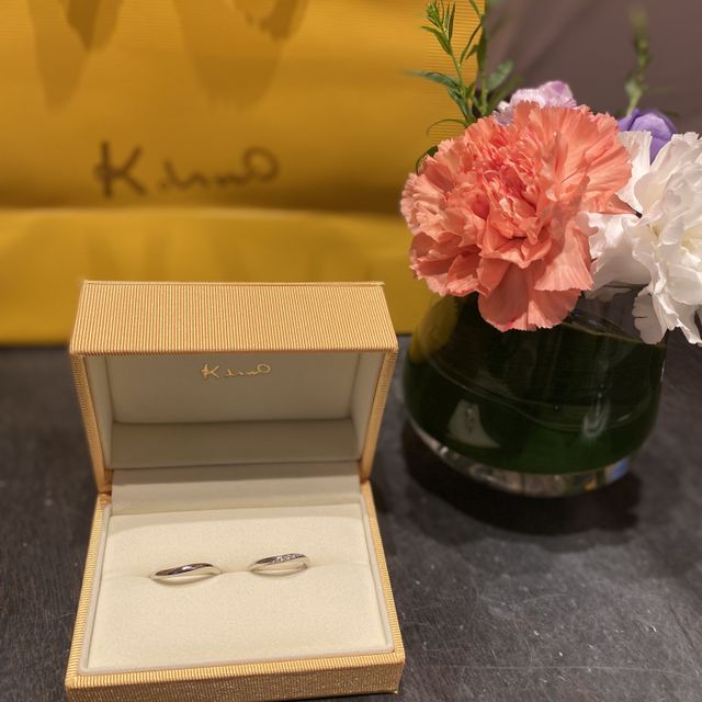 【ケイウノ ブライダル(K.UNO BRIDAL)の口コミ】 ゆるいウェーブのデザインを探していました。5店舗見てまわり、自分と夫の…