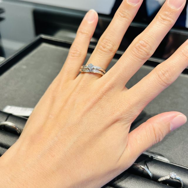 【エクセルコダイヤモンド(EXELCO DIAMOND)の口コミ】 ウェーブデザインでいくつか出してもらった中で、このクレアドルーンフィ…