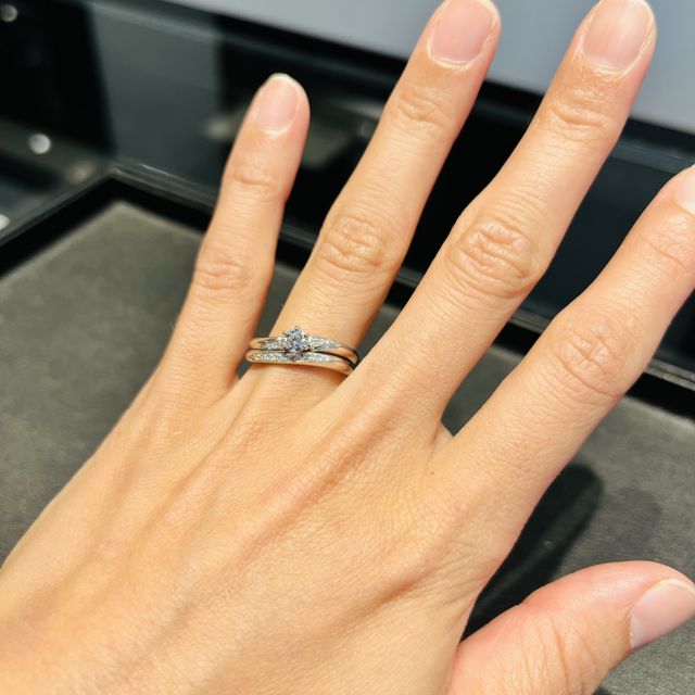 【エクセルコダイヤモンド(EXELCO DIAMOND)の口コミ】 ウェーブデザインでいくつか出してもらった中で、このクレアドルーンフィ…