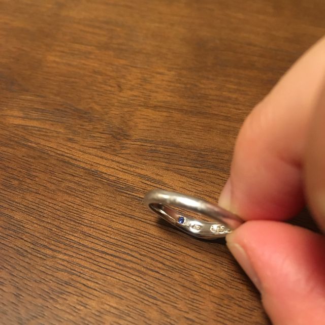 【Something Blue(サムシングブルー)の口コミ】 付けっぱなしにしても、家事や仕事の邪魔にならないよう、付け心地メイン…