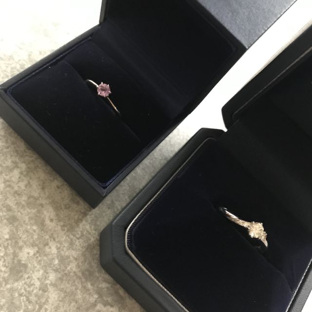 【銀座ダイヤモンドシライシの口コミ】 指輪を選ぶ当初、リングに一粒ダイヤモンドが乗っているスタンダードでシ…