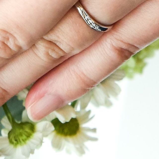 【銀座ダイヤモンドシライシの口コミ】 小さなダイヤモンドがちりばめられていてキラキラしていたので、とてもき…