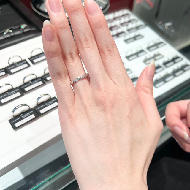【ラザール ダイヤモンド(LAZARE DIAMOND)の口コミ】 結婚指輪の決め手は、デザインと着け心地です。何歳になっても魅力を感じ…