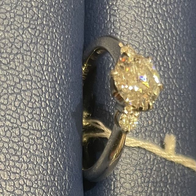 【銀座ダイヤモンドシライシの口コミ】 ダイヤモンドの質にこだわる場合、1カラット以上にするという考え方を教え…