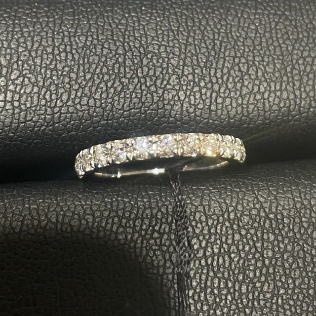 【ラザール ダイヤモンド(LAZARE DIAMOND)の口コミ】 ダイヤモンドのカッティングがよいので非常に煌めきが強く綺麗だと思いま…