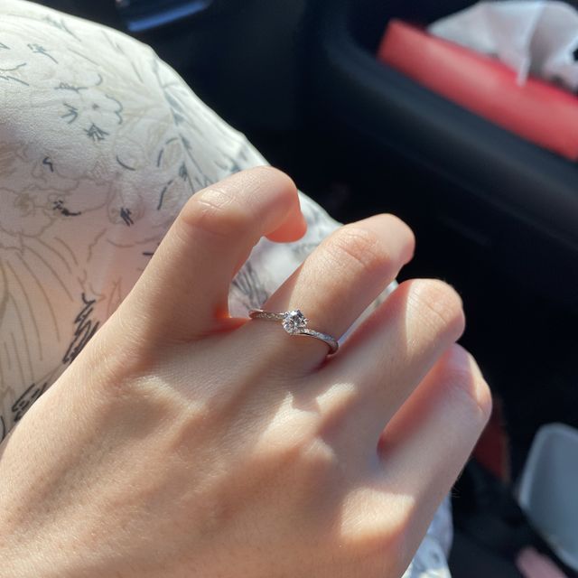 【銀座ダイヤモンドシライシの口コミ】 彼が選んでくれたブランドで
彼が選んでくれたダイヤだったので購入しまし…