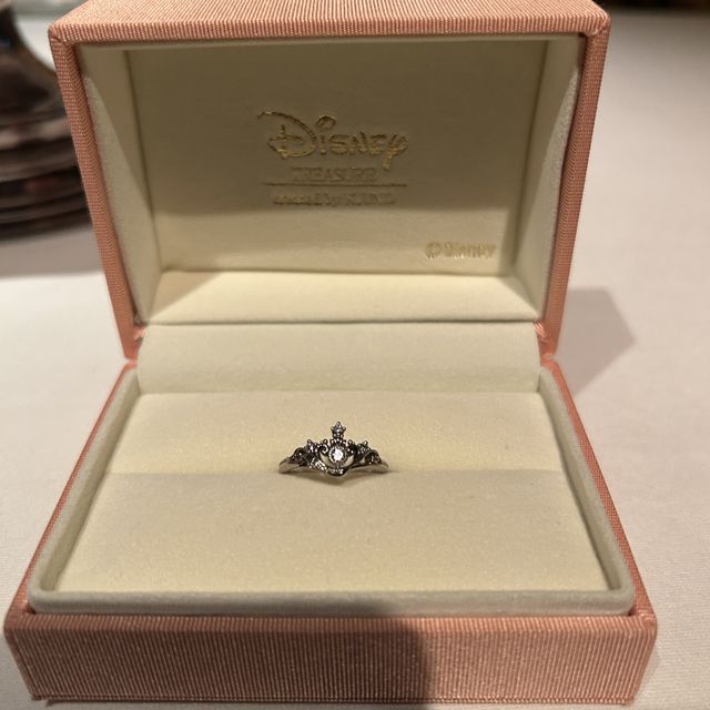 【ケイウノ ブライダル(K.UNO BRIDAL)の口コミ】 リトルマーメイドが大好きでアリエルモチーフの指輪が欲しくそれを知って…