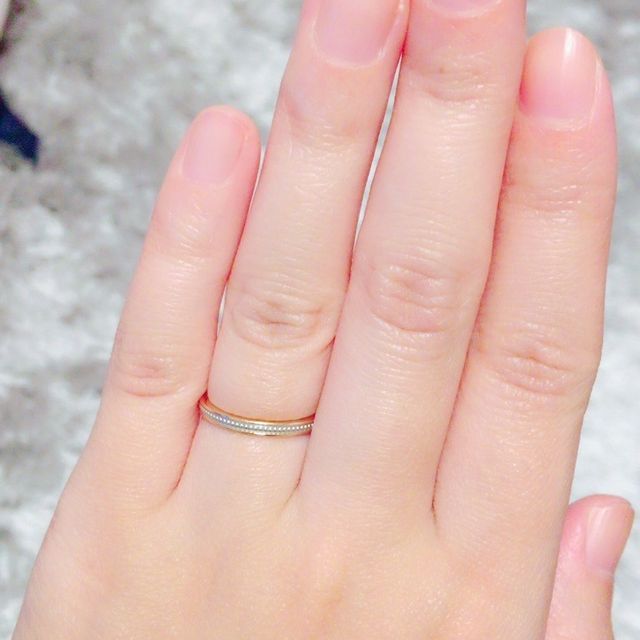 【俄(にわか)の口コミ】 肌の色が黒いので肌なじみが良いピンクゴールドのミル打ちの指輪を選びま…