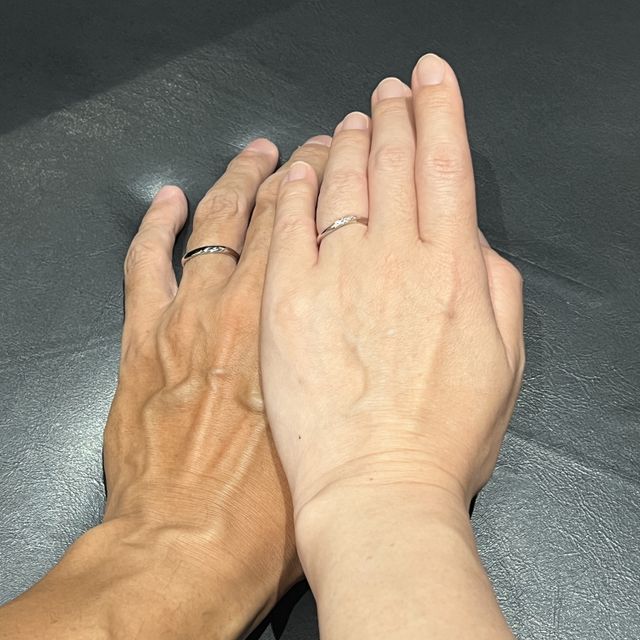 【ラザール ダイヤモンド(LAZARE DIAMOND)の口コミ】 イエローゴールドで探し始めましたが、実物のプラチナの素材感と輝きが素…