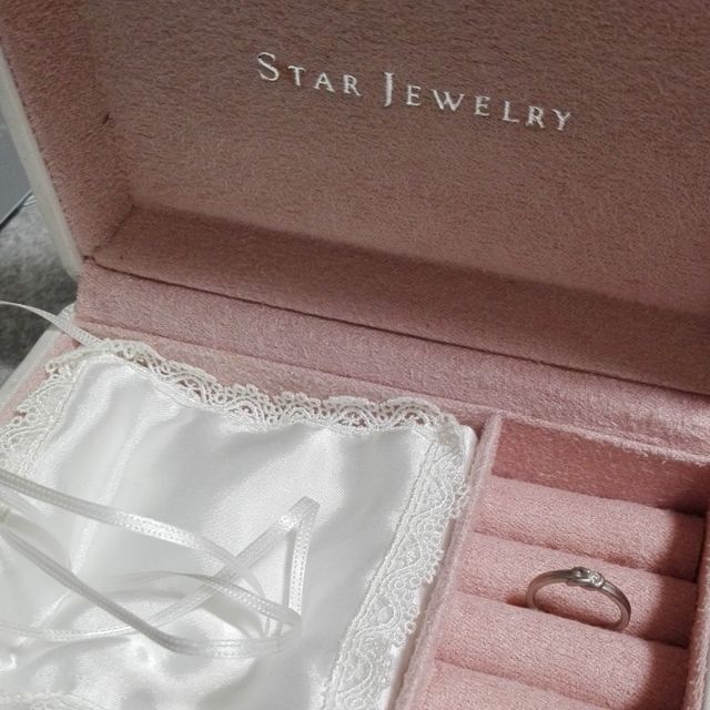 【STAR JEWELRY(スタージュエリー)の口コミ】 結び目がうさぎみたいで可愛いと思い一目惚れしました。他の指輪も色々み…