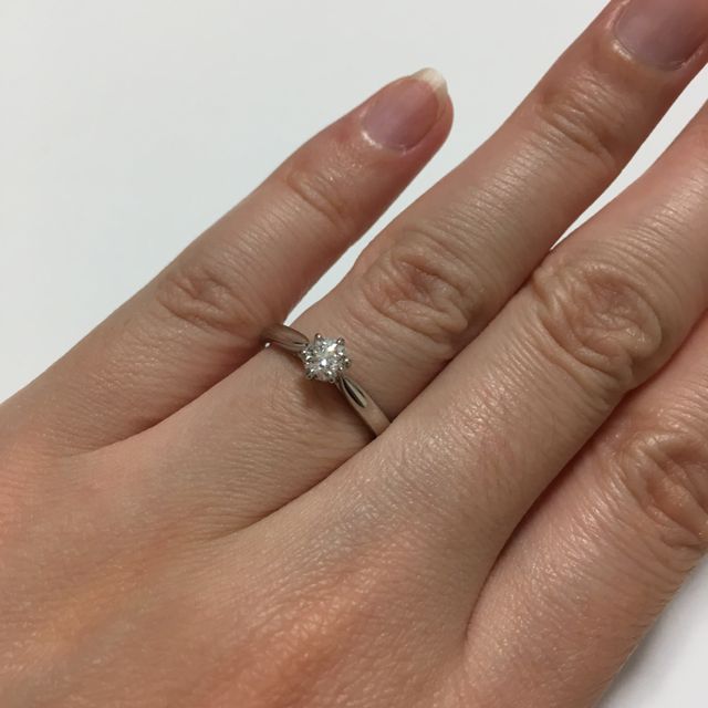 【エクセルコダイヤモンド(EXELCO DIAMOND)の口コミ】 一粒ダイヤで、シンプルなデザインのもの、年齢を重ねても身につけられる…