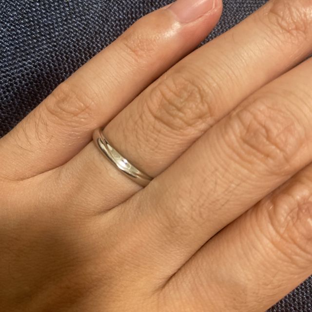 【ケイウノ ブライダル(K.UNO BRIDAL)の口コミ】 デザインがシンプルかつ、長く着用してても飽きないようなデザインで決め…