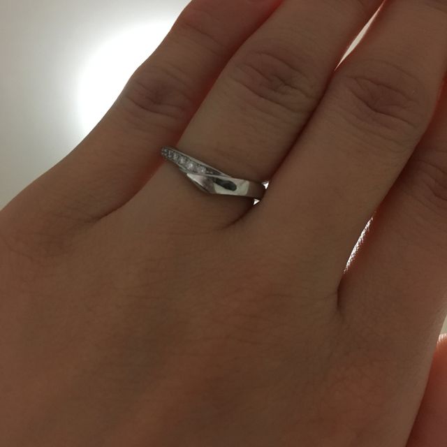 【俄(にわか)の口コミ】 デザインに一目惚れ
ダイヤが入っていて、かつ派手すぎず、細身でないもの…