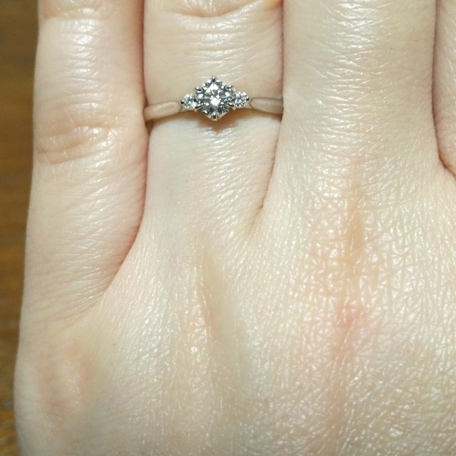 【俄(にわか)の口コミ】 婚約指輪は普段着けしないつもりだったので、石が埋め込まれていない、一…