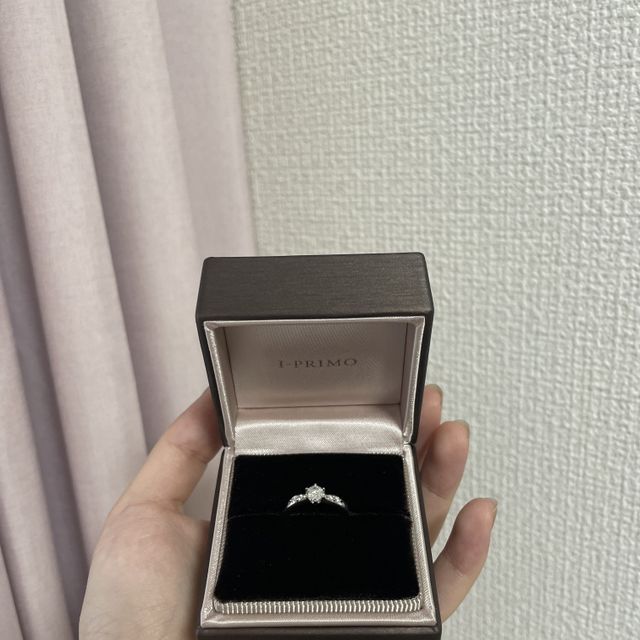 【アイプリモ(I-PRIMO)の口コミ】 指輪のデザインは、1番ダイヤモンドが綺麗に見えるもののを選びました！価…