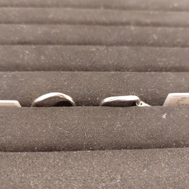 【TRECENTI(トレセンテ)の口コミ】 最も気に行っているのは指輪のデザインです。
ウェーブ型を中心に探してい…