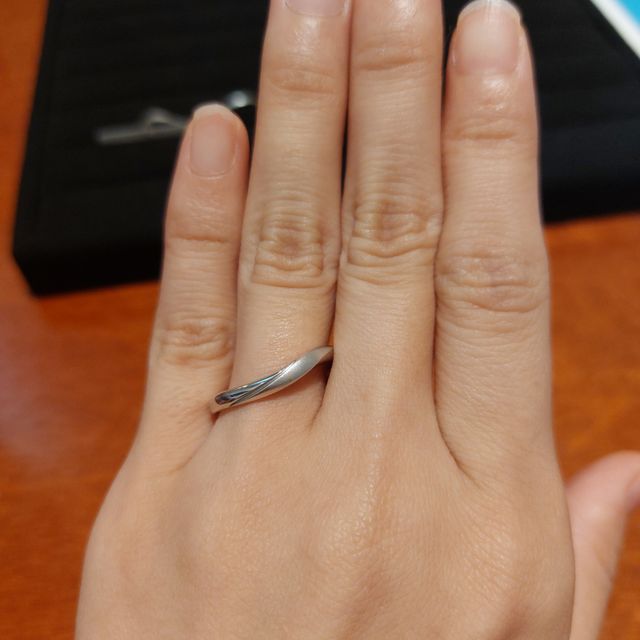 【TRECENTI(トレセンテ)の口コミ】 最も気に行っているのは指輪のデザインです。
ウェーブ型を中心に探してい…