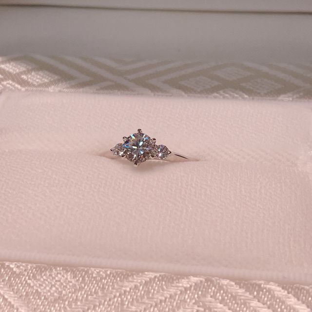 【カオキ　ダイヤモンド専門卸直営店の口コミ】 結婚指輪のちょっとウエーブした形と、婚約指輪の3つの形が気に入りました…
