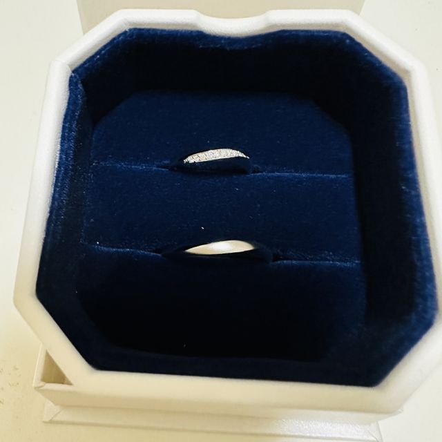 【4℃ BRIDAL(ヨンドシーブライダル)の口コミ】 指が綺麗に見えるデザインを選びました。
着け心地も良く、普段使いしやす…