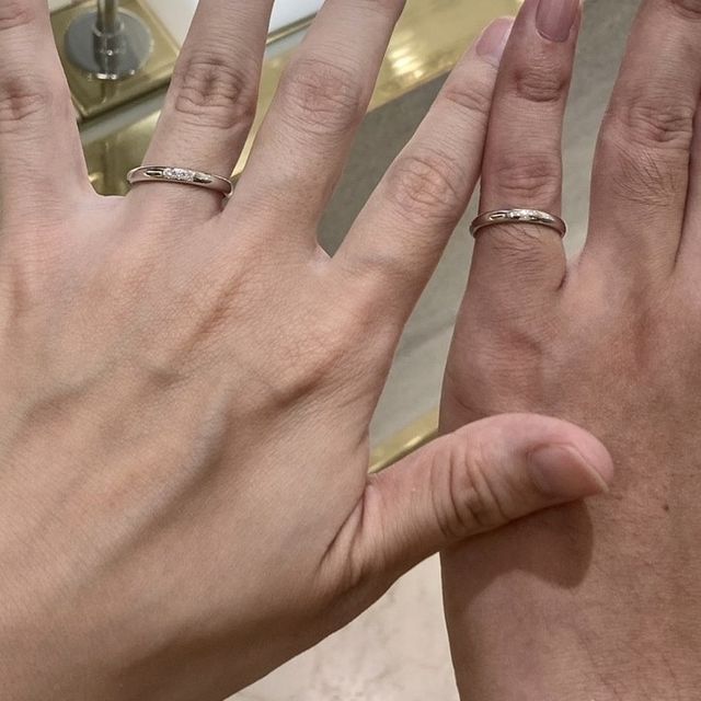 【AHKAH(アーカー)の口コミ】 シンプルで3石のダイアモンドが一列に並んでいるデザインの指輪を探してい…