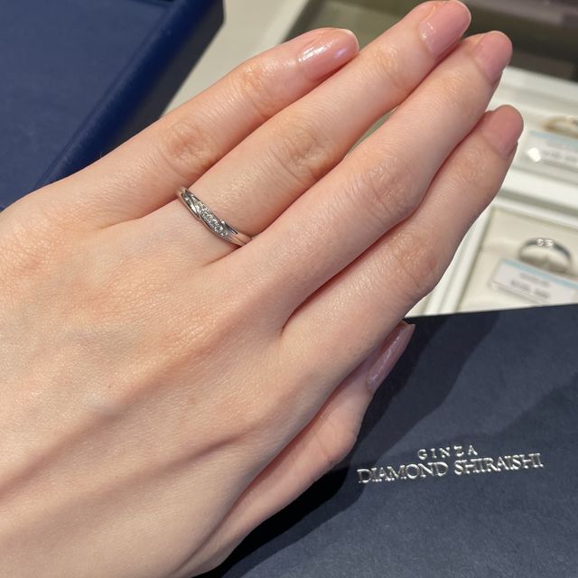 【銀座ダイヤモンドシライシの口コミ】 ウェーブ型のデザインは、指の間の水かきが大きい日本人の手の形に合った…