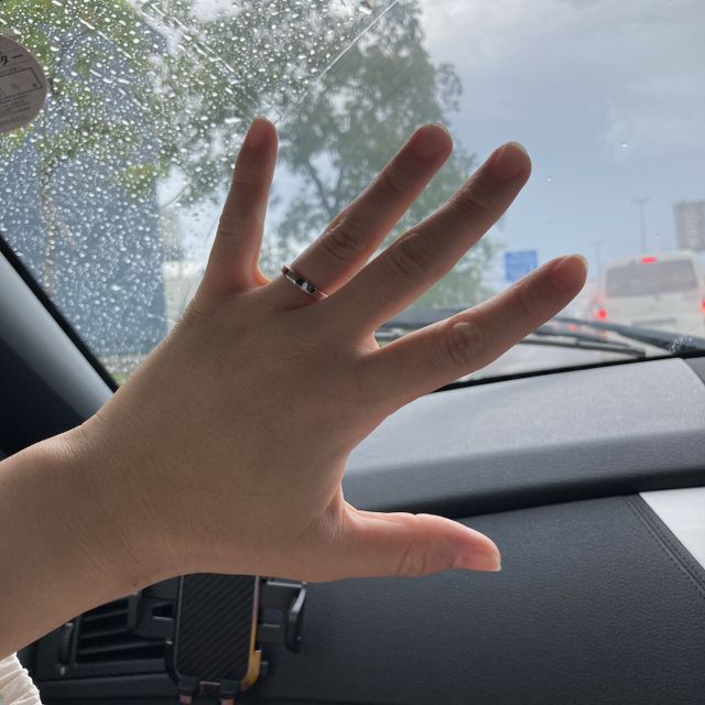 【ケイウノ ブライダル(K.UNO BRIDAL)の口コミ】 指輪の縁にゴールドが使われているところが気に入りました。私はピンクゴ…