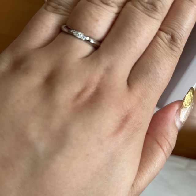 【アイプリモ(I-PRIMO)の口コミ】 指輪の形はウェーブとストレートで悩みましたが、ペアリングが、V字だった…