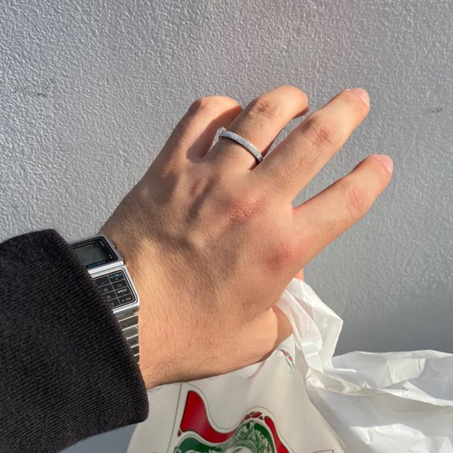 【ichi(イチ)の口コミ】 豪華なデザインではなく個性的で上品な指輪を探していました。
色々なブラ…