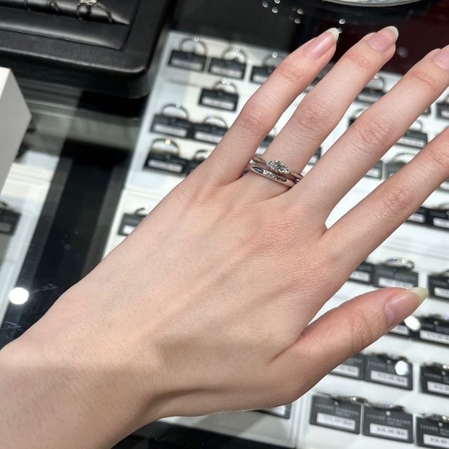 【ラザール ダイヤモンド(LAZARE DIAMOND)の口コミ】 ラザールダイヤモンドさんの総合的な魅力で決めたのですが、婚約指輪は特…